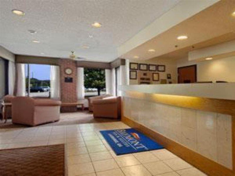 Hotel Baymont By Wyndham Lagrange Exterior foto