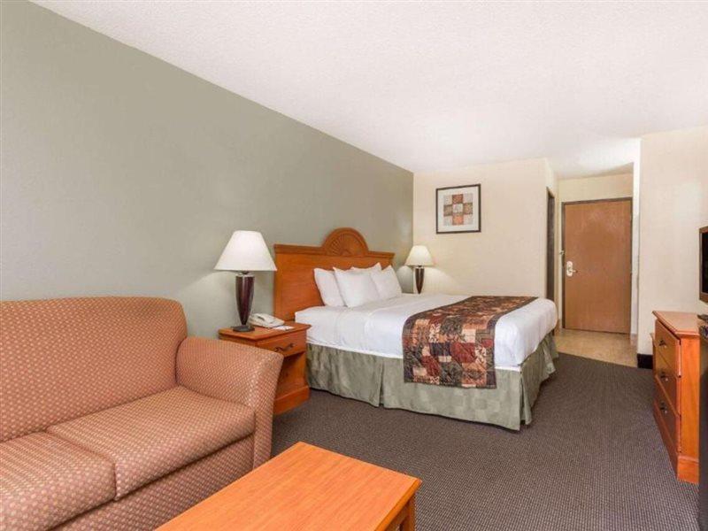 Hotel Baymont By Wyndham Lagrange Exterior foto