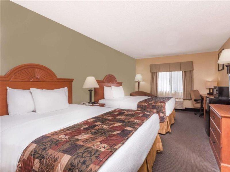 Hotel Baymont By Wyndham Lagrange Exterior foto