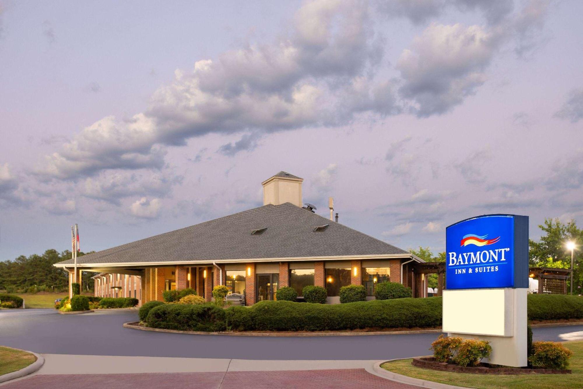 Hotel Baymont By Wyndham Lagrange Exterior foto