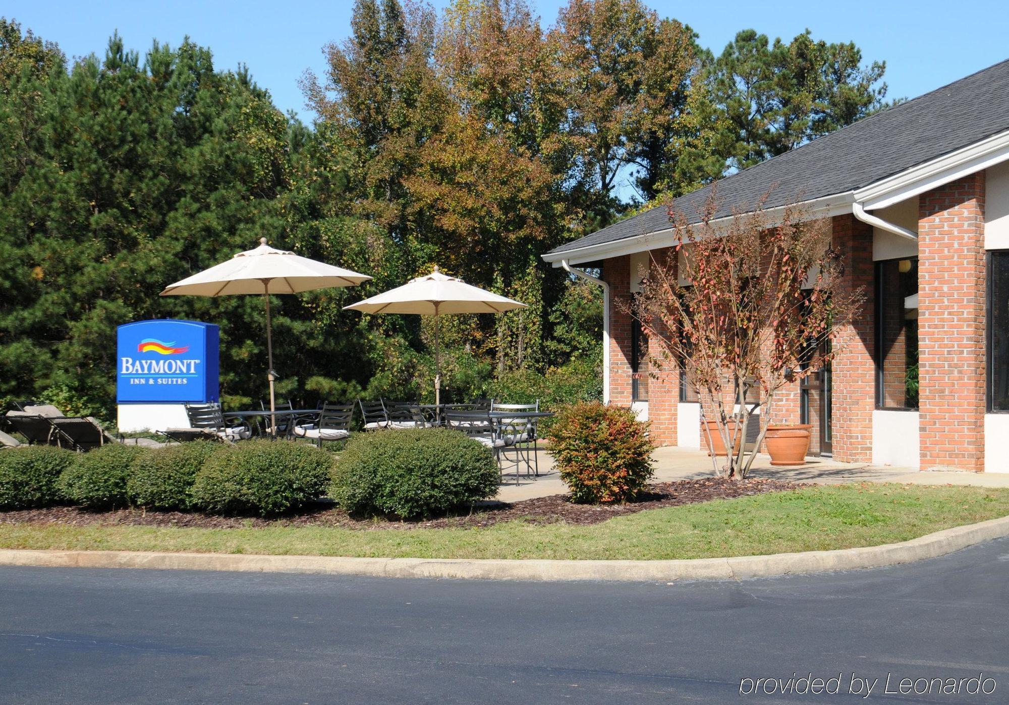 Hotel Baymont By Wyndham Lagrange Exterior foto